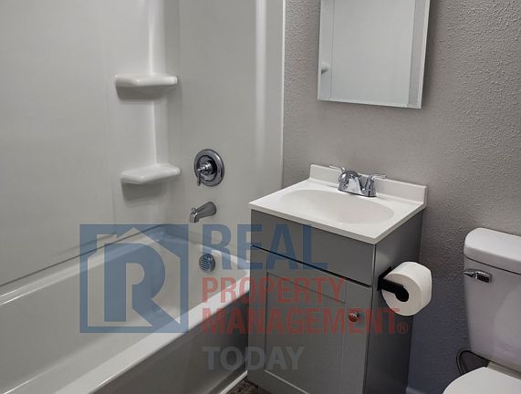 5th image of 8420 1/2 S Tacoma Way APT 6