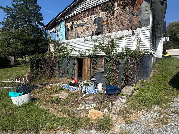5th image of 587 North St