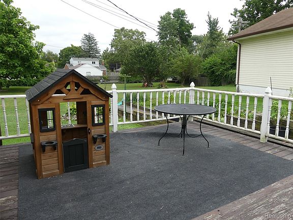 5th image of 8335 Pardee Rd