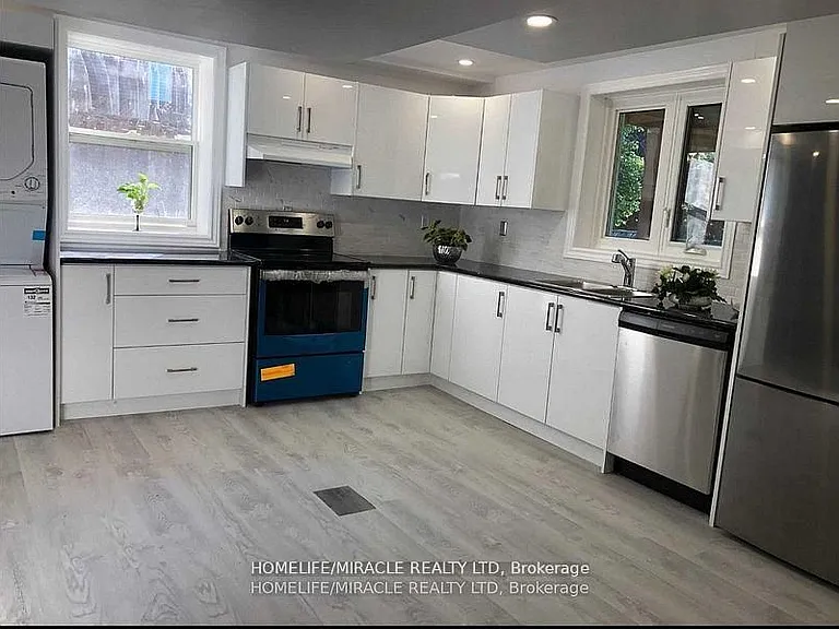 2 Vesta Dr #A — Photo 4