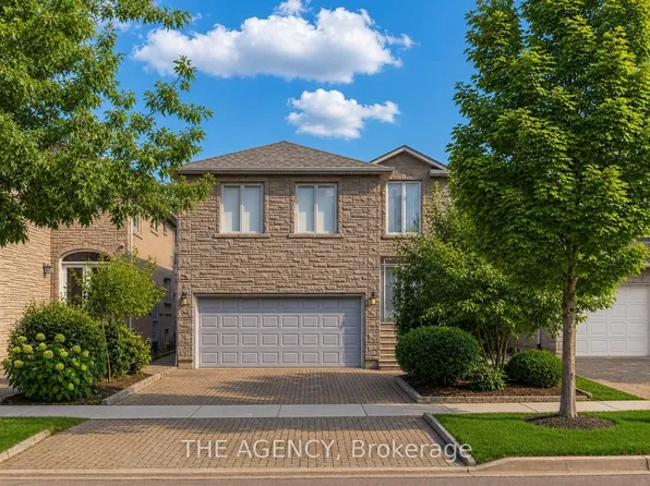 68 Townsgate Dr, Vaughan, ON L4J 8A4