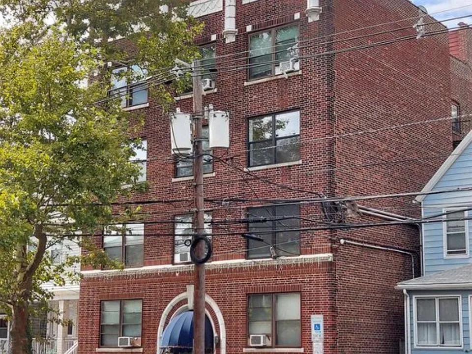 427 Kennedy Blvd #301