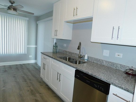 5th image of 863 E Carriage Ln Unit 7