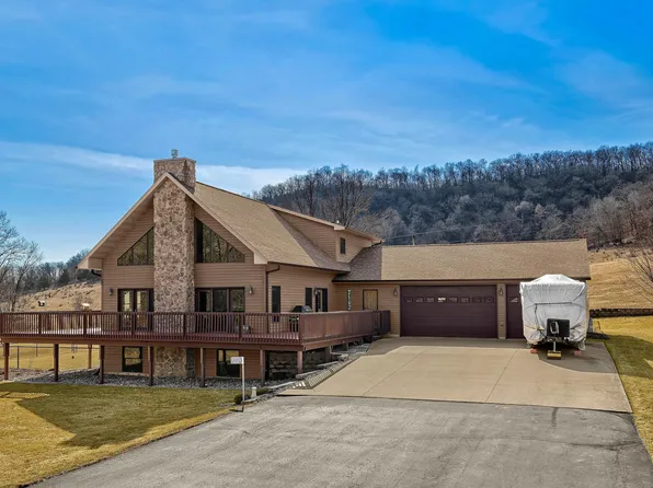 S3529 Bobcat Trl, Fountain City, WI 54629