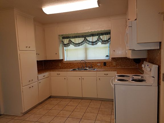 3rd image of 9106 Southwood Dr