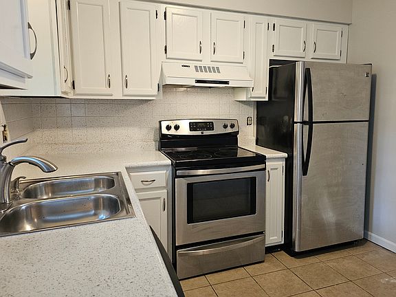 3rd image of 10904 McKinley Dr