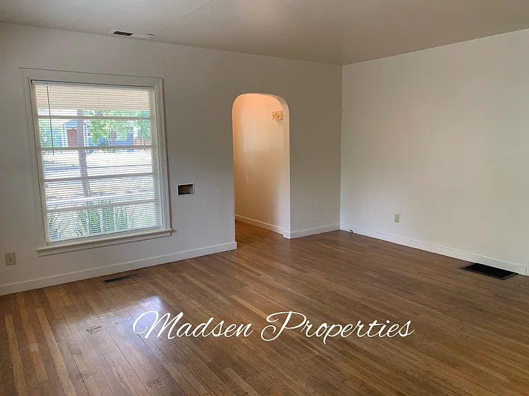 432 W 1st Ave — Photo 5