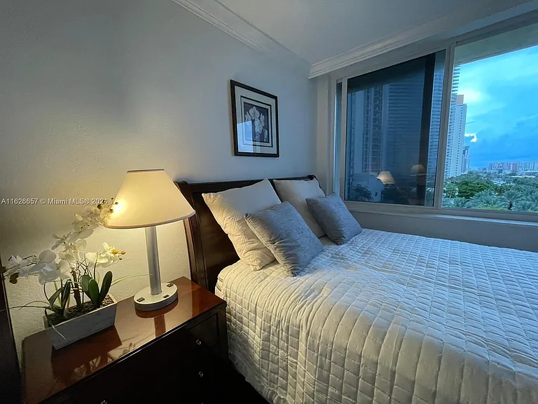 19201 Collins Ave #640 — Photo 10
