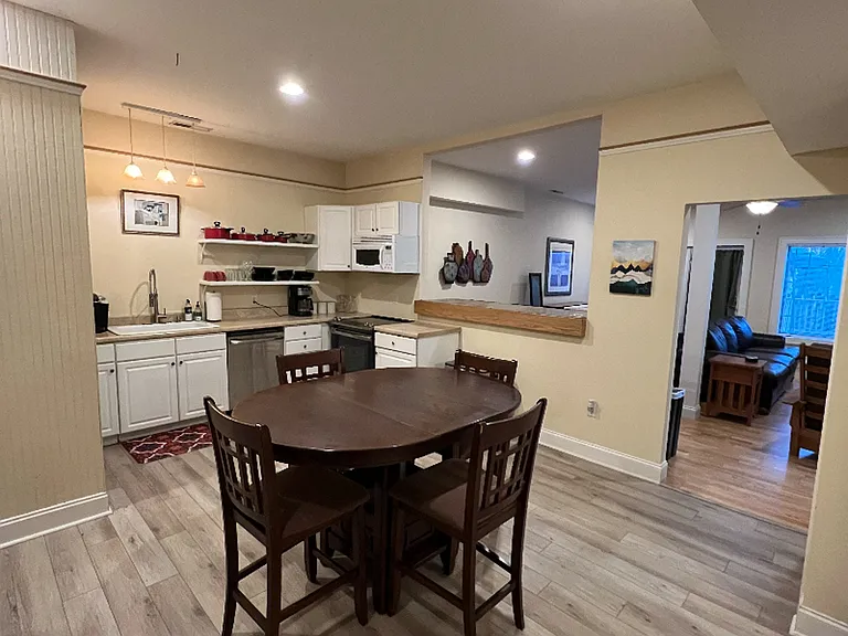 658 Lakeshore Dr — Photo 6