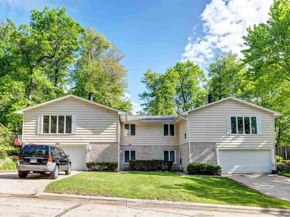 2556 Woodridge Ln, Green Bay, WI 54304