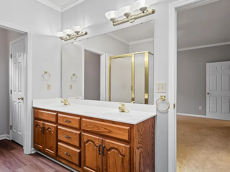 141 Canterbury Dr — Photo 16
