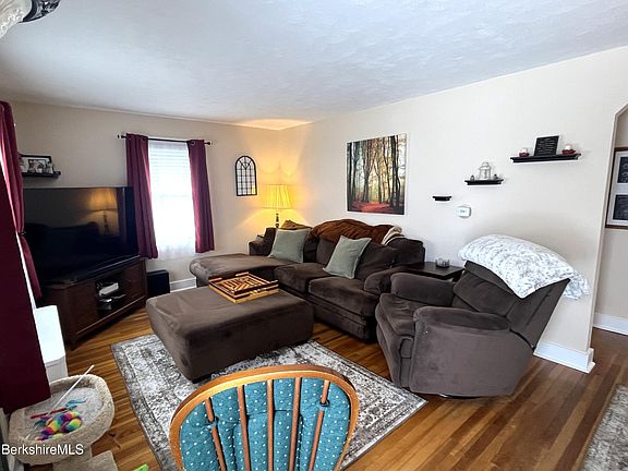 3rd image of 10 Huron St