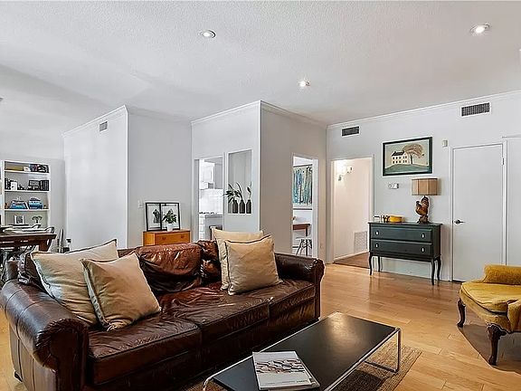 2nd image of 4443 Ventura Canyon Ave APT 101