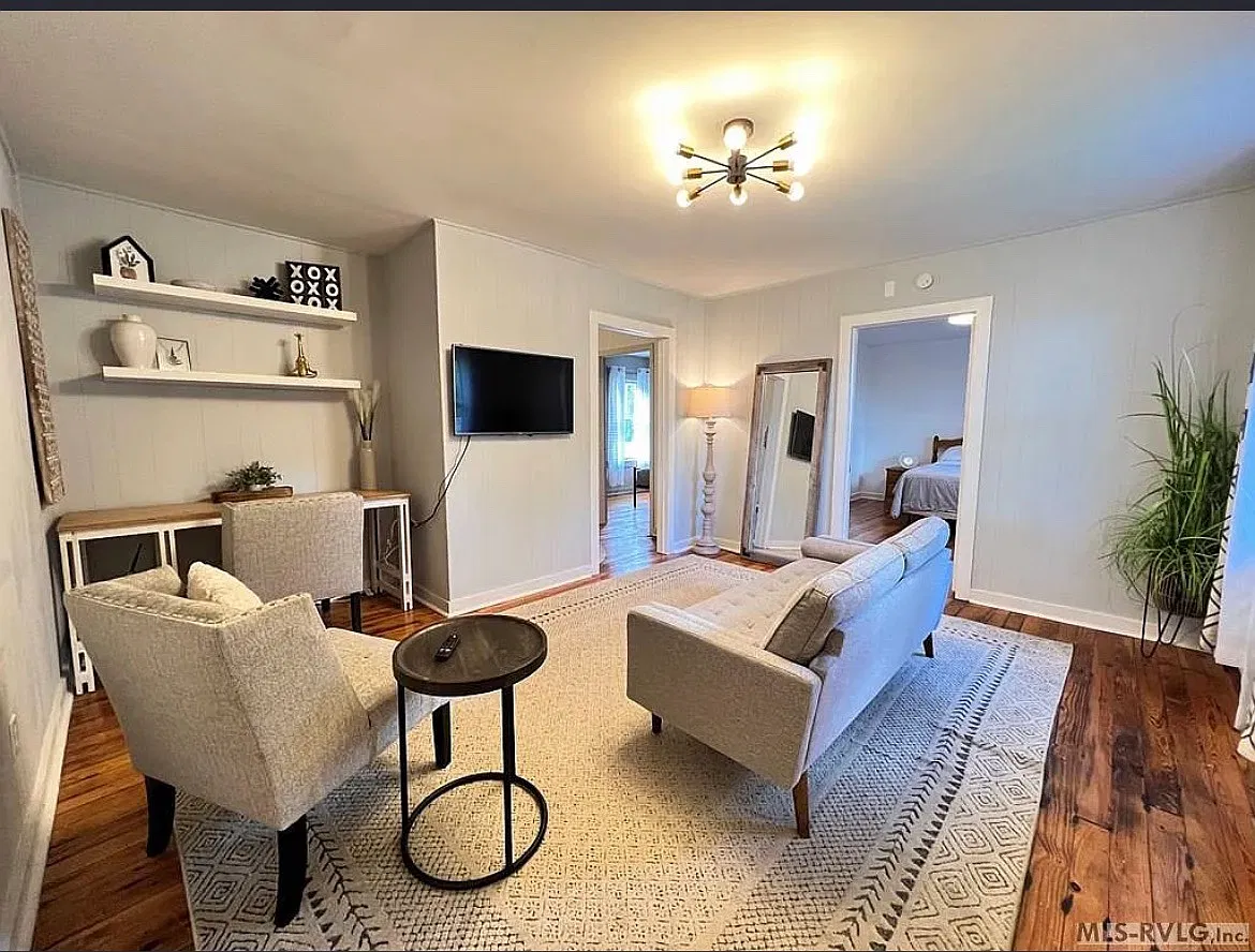 2 bed, 900 sqft, $1,675 — Photo 1