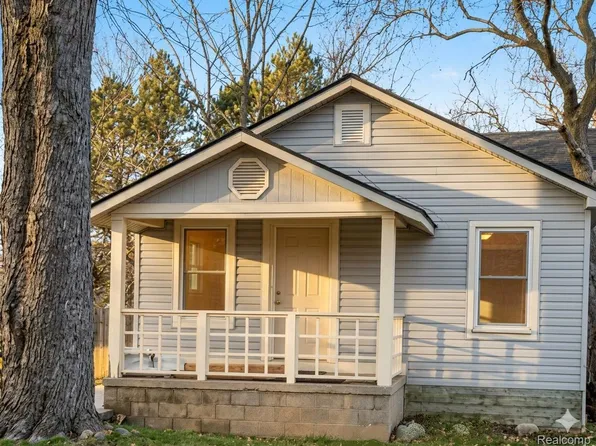 193 Hickory Dr, Troy, MI 48083