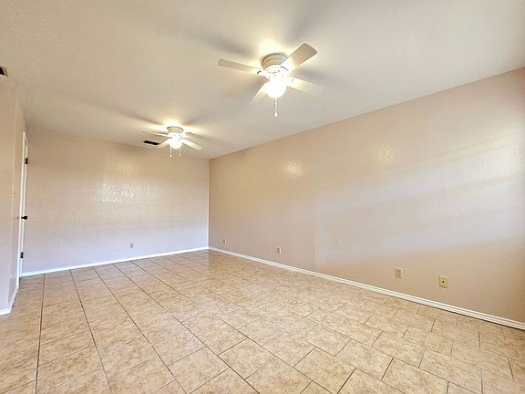 4th image of 722 Tumbleweed Dr #4