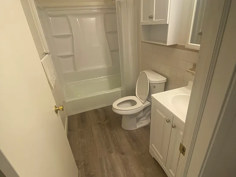 165 Pearl St — Photo 9