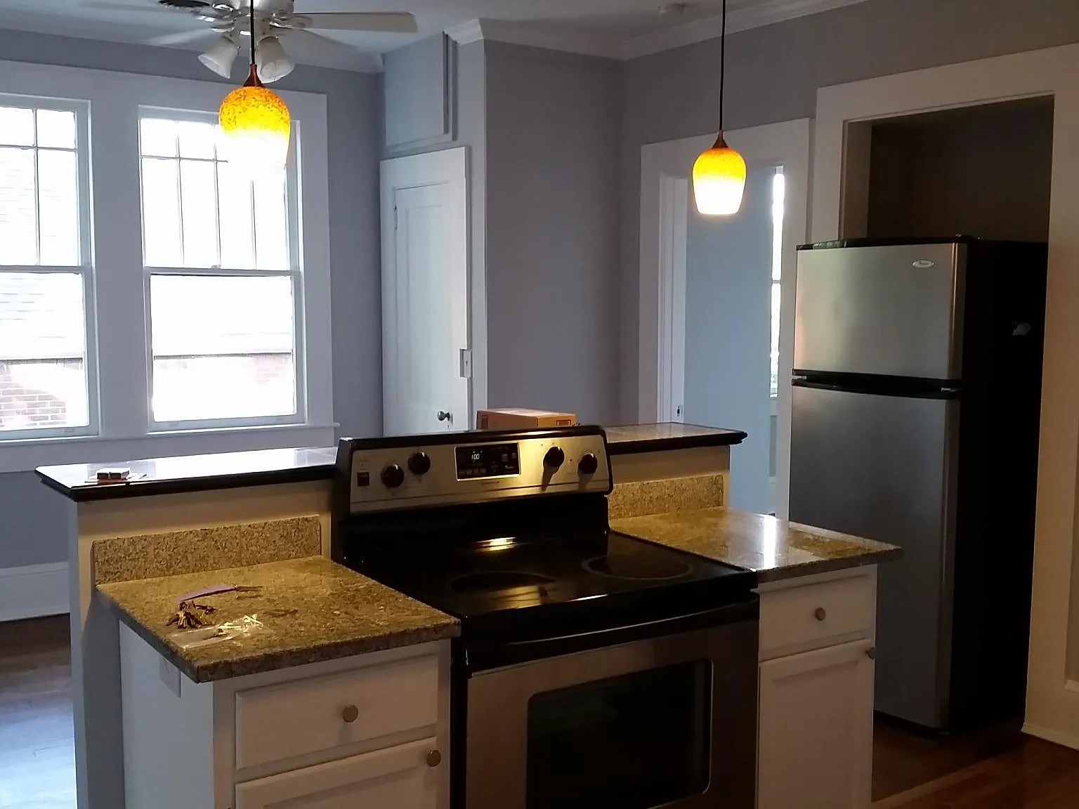 2 bed, 1100 sqft, $1,300 — Photo 3