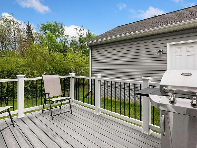 2427 Fort Dr — Photo 23