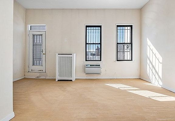 2nd image of 145 W 78th St APT 4A