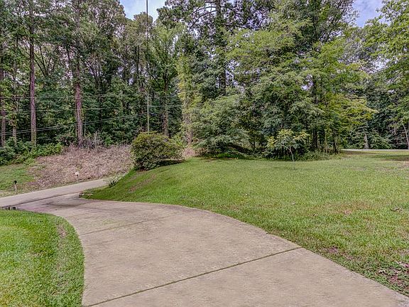 4th image of 580 Timberlane Dr