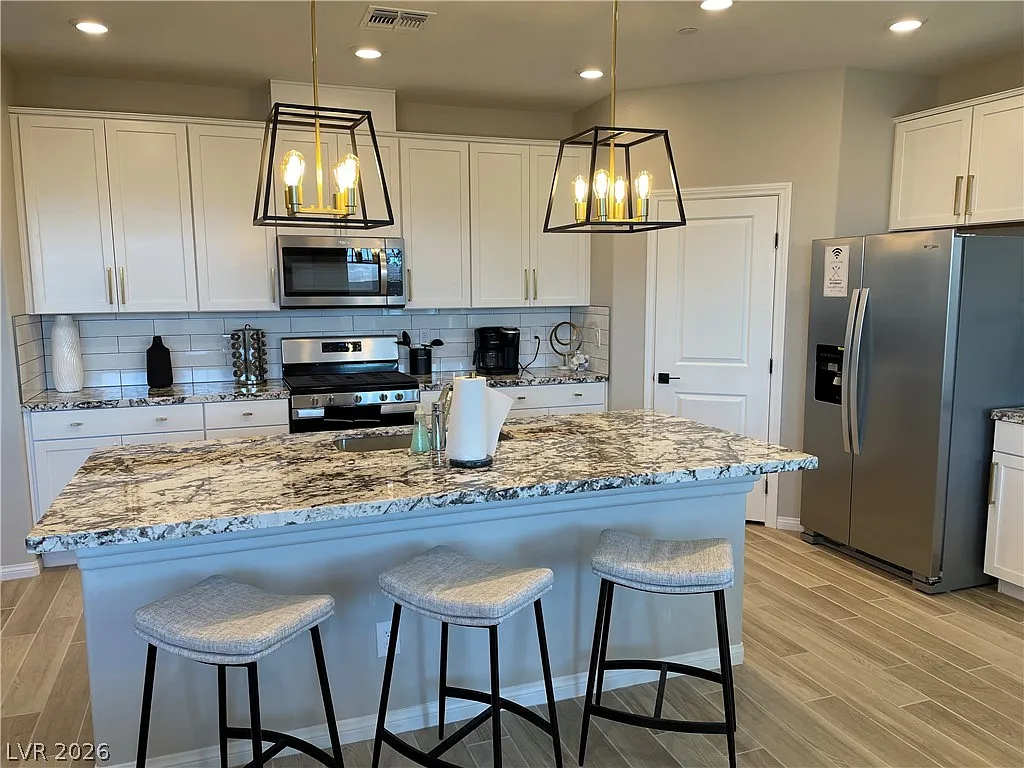 5 bed, 3.0 bath, 2469 sqft, $2,800 — Photo 4
