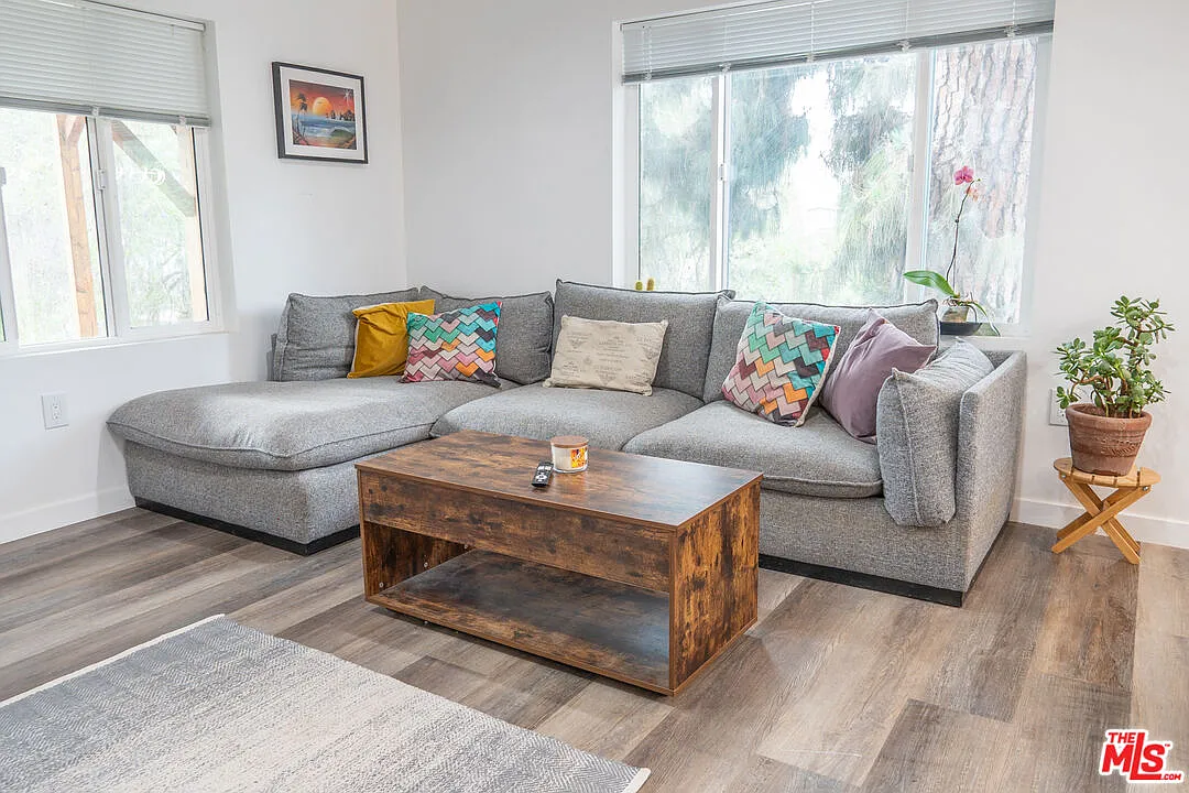 2 bed, 2.0 bath, 1000 sqft, $5,000 — Photo 3