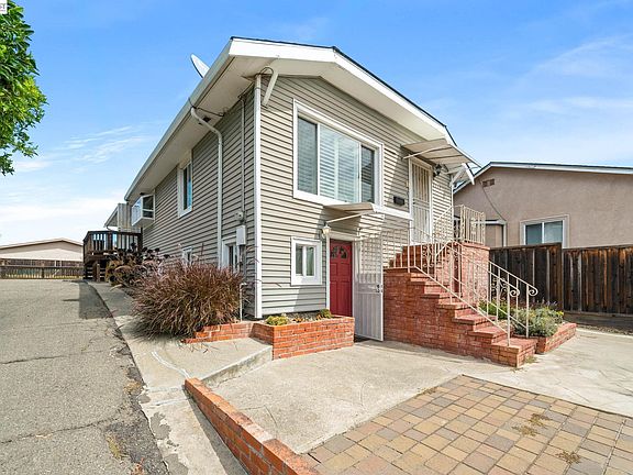 3rd image of 1540 Crescent Ave