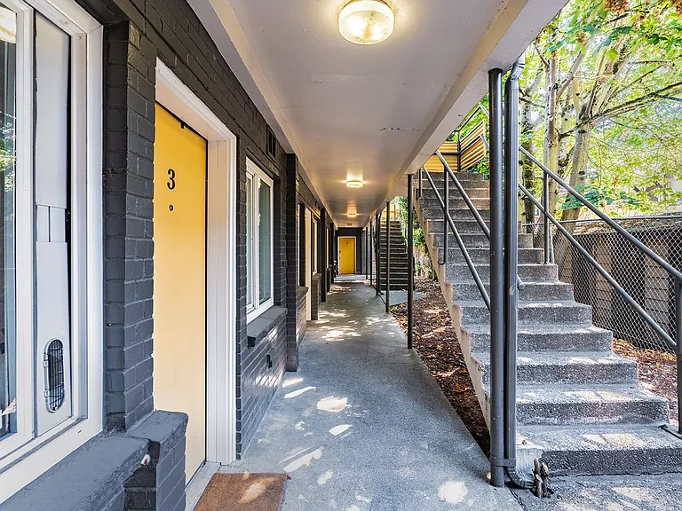 Eleanor Apartments — Photo 6
