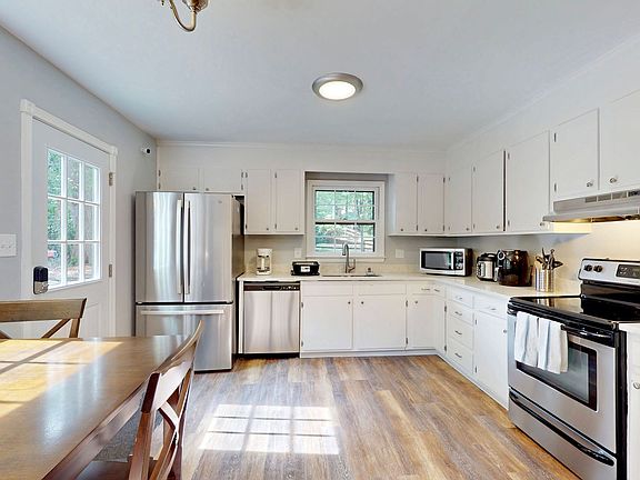 3rd image of 512 Riverwood Rd