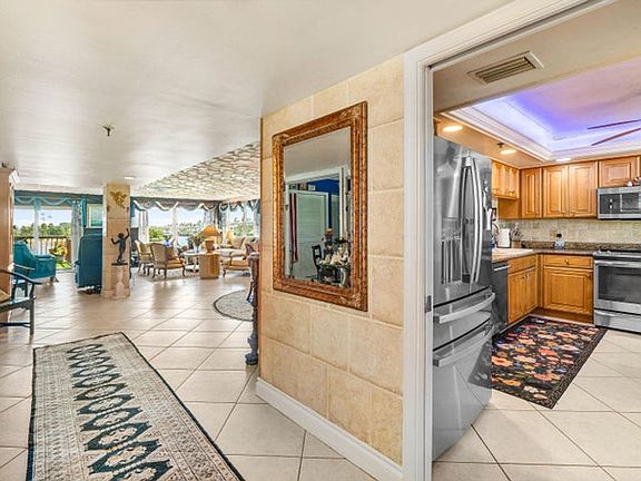 3rd image of 374 Golfview Rd APT 205