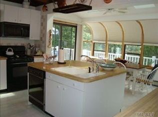 11 Seneca Dr, Hampton Bays, NY 11946