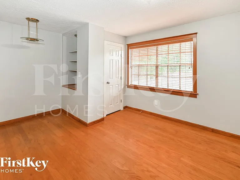 4003 Chapel Square Dr — Photo 8