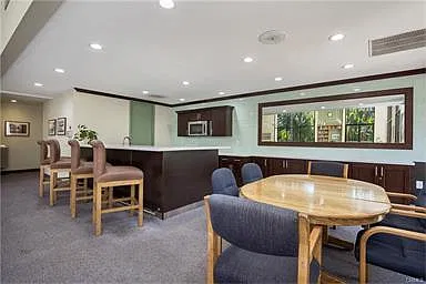 2 bed, 1271 sqft, $3,400 — Photo 4