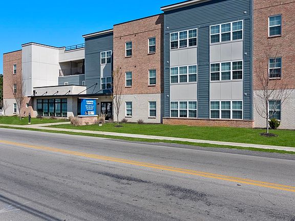 3rd image of 100 Croft St #202
