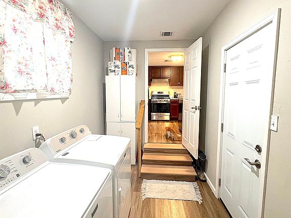 4th image of 128 W 1st St