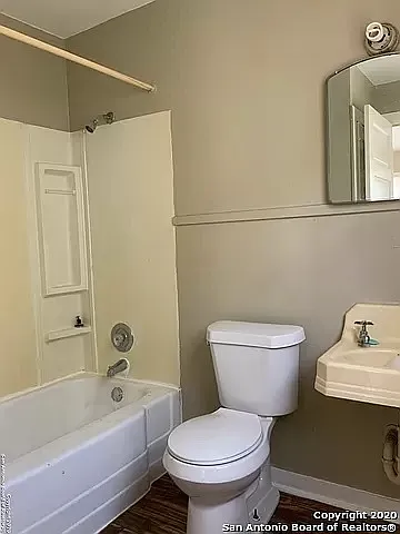 203 E Rosewood Ave — Photo 2