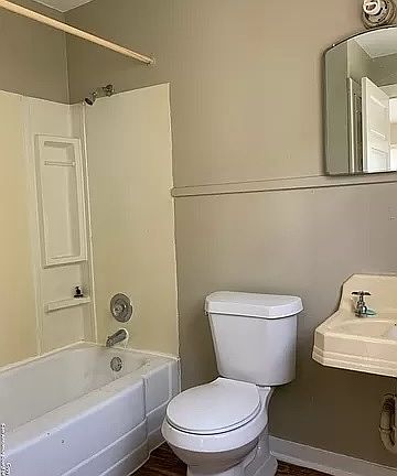 2nd image of 203 E Rosewood Ave #11425717