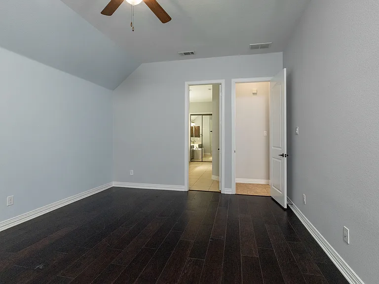 305 Dorset Ct — Photo 36