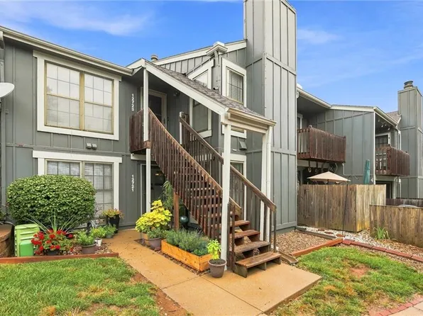 12723 W 110th Ter, Overland Park, KS 66210