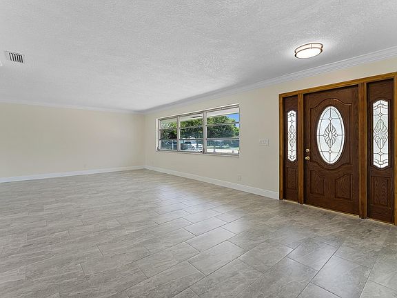 5th image of 8410 Waterway Dr