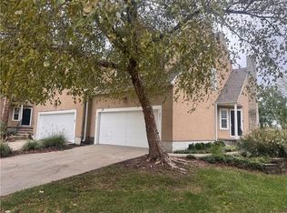 15926/15928 W 91st Ter, Lenexa, KS 66215