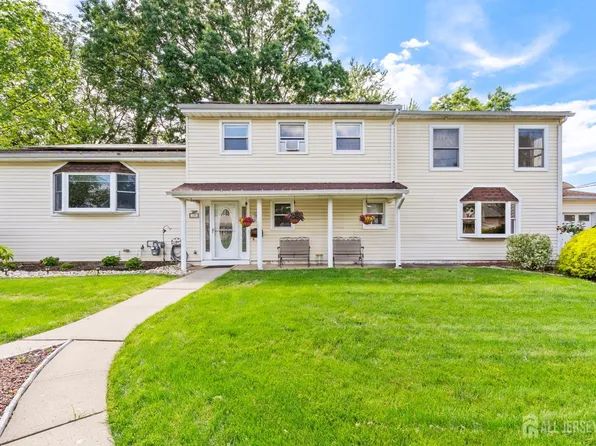 15 Creighton Cir, Old Bridge, NJ 08857