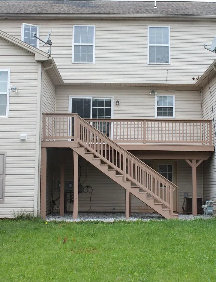 Townhouse with Attached Garage — Photo 2