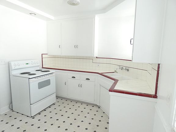 3rd image of 10742 Sarah St