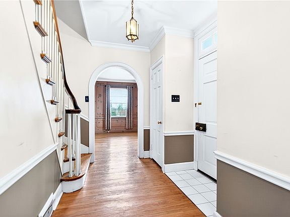3rd image of 1200 Summit St