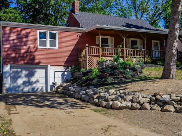 3860 Faber Ter, Waterford, MI 48328