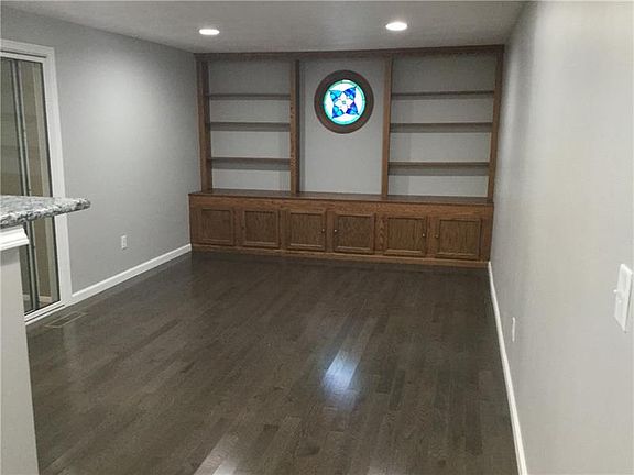 2nd image of 437 Lexington Dr