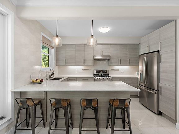 3rd image of 55 W 19th St