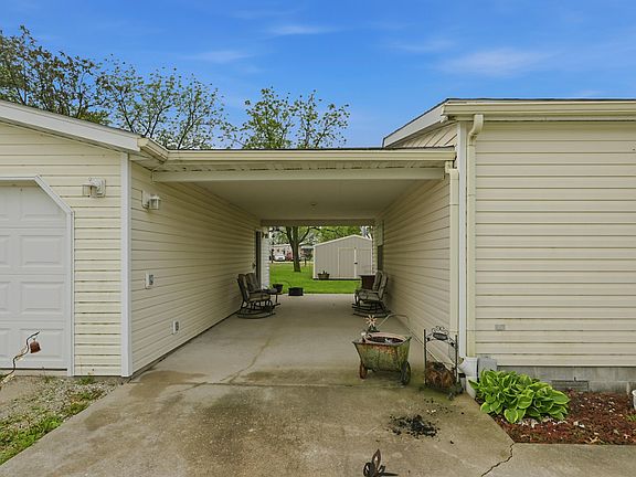 4th image of 1050 County Road 1218